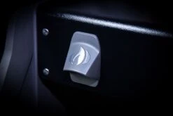 Napoleon Rogue SE 525 Gasgrill - All-black - Grillfürst Edition Inkl. Abdeckhaube - SMART Deal Inkl. Grillfürst Grill Control - Modell 2022 -Napoleon Zubehör Verkäufe Flaschenoeffner all black