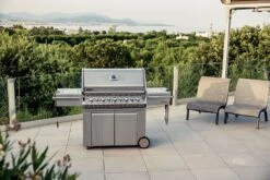 Napoleon Prestige Pro 665-3 Edelstahl Gasgrill Inkl. Drehspieß - Modell 2023 - SMART Deal Inkl. Grillfürst Grill Control Mit Companion Device Und Einstichthermometer 25 Napoleon Prestige Pro 665-3 Edelstahl Gasgrill Inkl. Drehspieß - Modell 2023 - SMART Deal Inkl. Grillfürst Grill Control Mit Companion Device Und Einstichthermometer -Napoleon Zubehör Verkäufe Napoleon Prestige Pro 665 Edelstahl Gasgrill Lifestyle