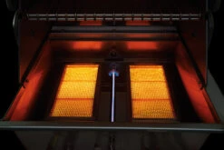 Napoleon Prestige Pro 825-3 Edelstahl Gasgrill Inkl. Drehspieß Und Bodenbeleuchtung - Modell 2023 - SMART Deal Inkl. Grillfürst Grill Control Mit Companion Device Und Einstichthermometer -Napoleon Zubehör Verkäufe Napoleon Prestige Pro 825 sizzle zone